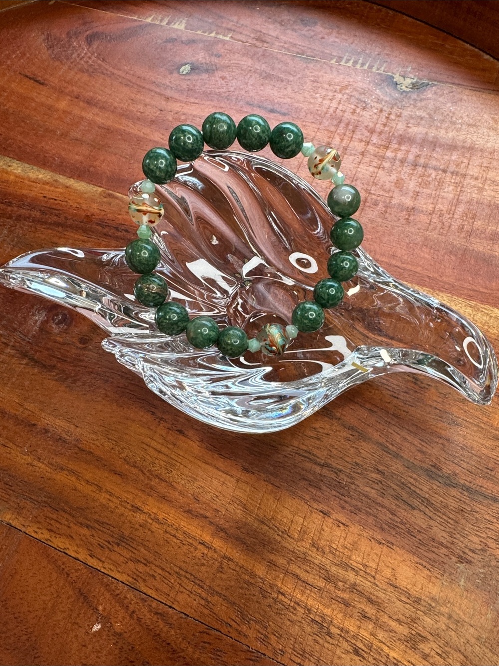 Emerald Bracelet with Glass Art Beads: B1058 - Picture 4 of 4